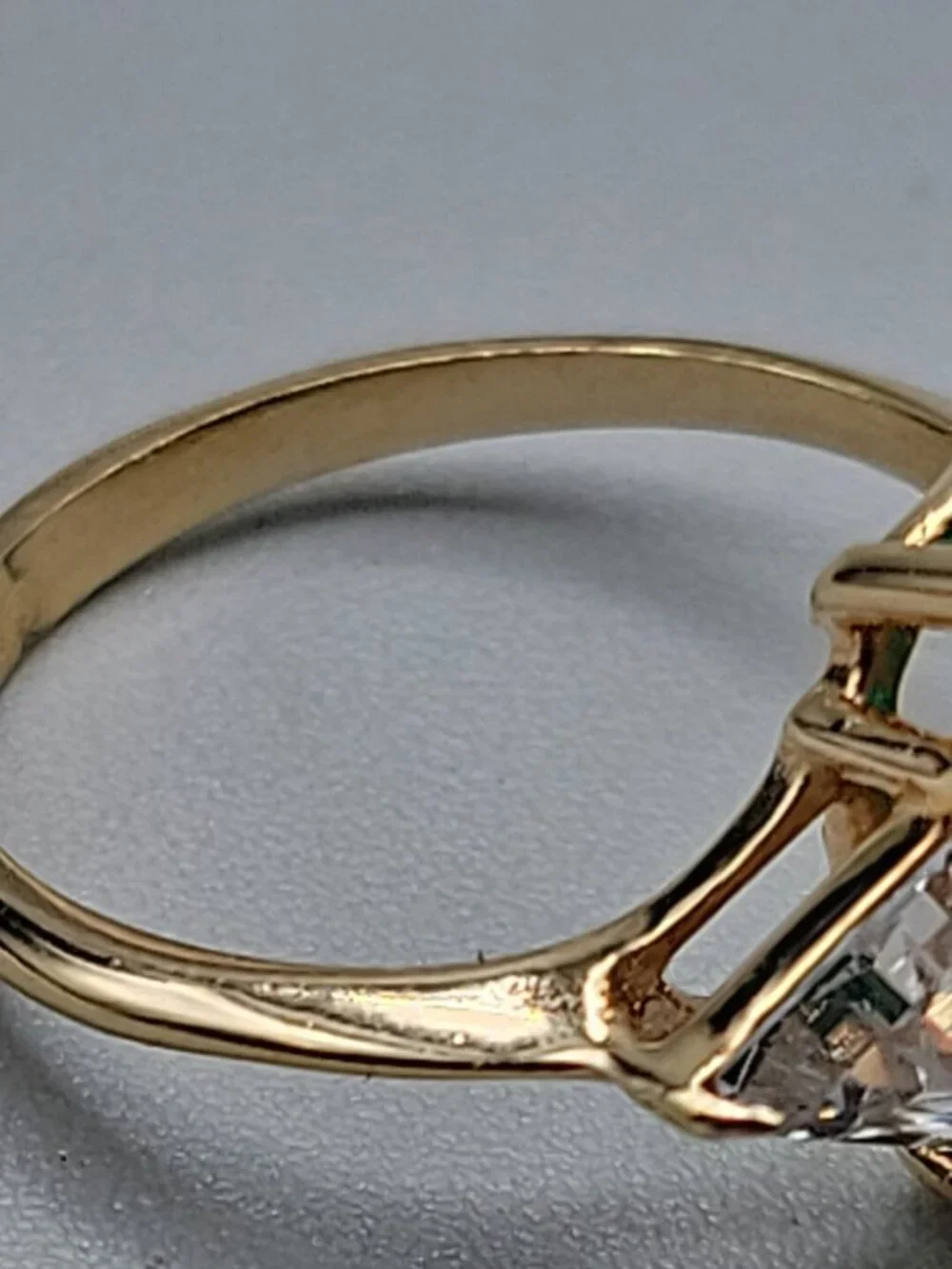Art Deco 18K HGE Oversized Faux Emerald & Diamante Fashion Ring Gold Tone 8.5